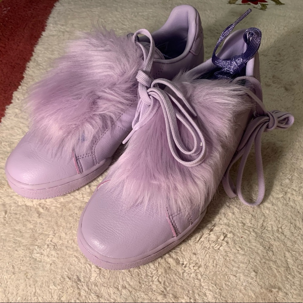NEW Reebok purple sneaker with cute fur